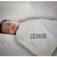 Personalisierte Weiße Babydecke, Personalisiertes Neugeborenen Babygeschenk, Bestickte Baby Jungen Decke, Neues Geschenk, Mädchen Decke von thebababee