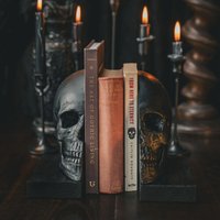 Totenkopf Buchstützen | Gothic Wohndekor Von The Blackened Teeth von theblackenedteeth