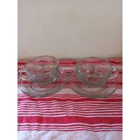 Paar Klare Glas Tassen Mit Untertassen. Sehr Guter Zustand von thebricabracboutique