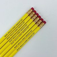 Honig-Dachs-Bleistift-Set 6 6Er Pack Gravierte Bleistifte in Leuchtendem Gelb. Was Würde Wohl Der Honigdachs Machen. Runden von thecarboncrusader