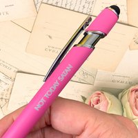 Nicht Heute Satan Hot Pink Stylus Kugelschreiber. Schwarze Innenseite. Planerstifte. Lustige Zurück Zu Schulbedarf Nicht Heute Satan Hot Pink Stylus Kugelschreiber. Schwarze Innenseite. Planerstifte. Lustige Zurück Zu Schulbedarf von thecarboncrusader