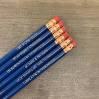 Schnarriges Bleistiftset Mit Gravur Lustiges Bürogeschenk Für Leistungsträger von thecarboncrusader