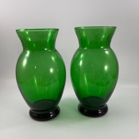 Paar Von Vintage Forest Green Glass Mcm Vasen von thecherrychic