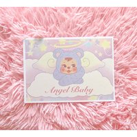 Engel Baby Rushton Bär Kunstdruck, Vintage Inspiriert, Kawaii, Pastell, Geschenk, Puppe, Gummi Gesicht Bär, Kinderzimmer, Baby, Babyshower von thecrystalsloth