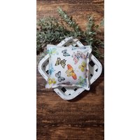 Mini 5"x5" Bauernhaus Kissen Für Gestuftes Tablett ~Buntes Schmetterling Print ~Frühling Tiered Dekor ~Garten Gestufte von thefloralpigpillows