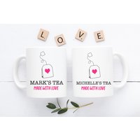 Personalisierte Paare Made With Love Becher Set Mit 2 Tassen Lustige Verheiratet Kaffee Teetasse Geschenke Für Ihn Ihre Frau Mann His & Hers Personalisierte Paare Made With Love Becher Set Mit 2 Tassen Lustige Verheiratet Kaffee Teetasse Geschenke Für Ihn Ihre Frau Mann His & Hers von thegiftedgenius