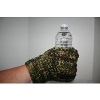 Camouflage Trink-Handschuh Handgehäkelter Mitten Mit Trink-Halter von theheadsaid