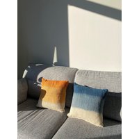 Handgefertigter Dip Dye Kissenbezug Aus Baumwolle - Made in Bali Handgefertigter Dip Dye Kissenbezug Aus Baumwolle - Made in Bali von theislandhousestore