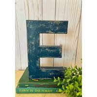 20 cm Buchstabe E in Marineblau ~ Mit Schwarzen Akzenten Stabile Pappmache Und Farbe Auswählbar Auch Zahlen von thelittlebluehouse