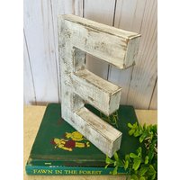 8-Zoll-Buchstabe E in Zartem Weiß ~ Stabiler Pappmache-Buchstabe Holzbuchstabe Buchstabe Und Farbe Ihrer Wahl Zahlen von thelittlebluehouse