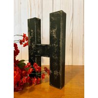 8-Zoll-Buchstabe H in Zartem Schwarz ~ Stabile Pappmaché-Buchstaben Farbe Ihrer Wahl Bauernhaus Cottage Wunschbuchstabe von thelittlebluehouse