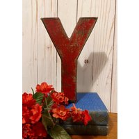 8 Zoll Buchstabe Y in Feuerwehrauto-Rot ~ Stabile Pappmache Beunruhigt Mit Schwarzen Akzenten Und Farbe Frei Wählbar Nummer von thelittlebluehouse