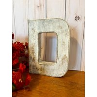 Acht Zoll Buchstabe D in Soft White ~ Freistehender Stabile Pappmaché-Buchstabe Alter Cottage-Kern Buchstaben Und Zahlen von thelittlebluehouse