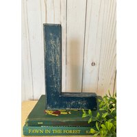 Buchstabe L in Marineblau ~ 21 cm Stabile Pappmaché Abnutzungsspuren Farbe Und Auch Zahlen Cottage Decor von thelittlebluehouse