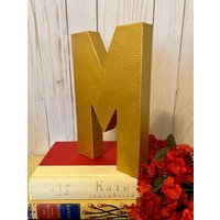 Buchstabe M in Metallic Gold ~ 8-Zoll-Buchstabe Goldenes Dekor Stabile Pappmaché Farbe Ihrer Wahl Auch Mit Zahlen Erhältlich Buchstabe M in Metallic Gold ~ 8-Zoll-Buchstabe Goldenes Dekor Stabile Pappmaché Farbe Ihrer Wahl Auch Mit Zahlen Erhältlich von thelittlebluehouse
