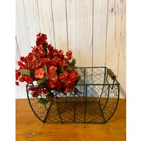 Vintage Inspirierter Drahtkorb in Glänzendem Grün ~ Mit Holzgriffen Eierkorb Küchenaufbewahrung Obstkorb Badeaufbewahrung von thelittlebluehouse