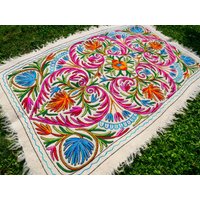 Kashmiri Filzteppich "Namda" Teppich Aus Wolle Handgefilzt Und Handbestickt Für Boho Wohnzimmer Oder Schlafzimmer Kashmiri Filzteppich "Namda" Teppich Aus Wolle Handgefilzt Und Handbestickt Für Boho Wohnzimmer Oder Schlafzimmer von theshantihome
