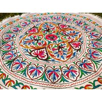 Kashmiri Namda Teppich Runder Woll Hand Gefilzt Und Bestickt | Blumenmuster Mandala Weißer Für Schlafzimmer Boho Wanddeko Kashmiri Namda Teppich Runder Woll Hand Gefilzt Und Bestickt | Blumenmuster Mandala Weißer Für Schlafzimmer Boho Wanddeko von theshantihome