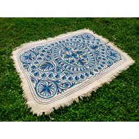 Kashmiri Wollteppich "Namda" Filz Teppich Handgefilzt Und Handbestickt Aus Himalaya Schurwolle - Schlafzimmer Wohnzimmer Akzent von theshantihome