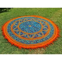 Runder Woll Teppich Aus Kashmir - Hand Gefilzt Und Bestickt | Blumenmuster Mandala Bunter Für Schlafzimmer Oder Boho Wanddeko von theshantihome