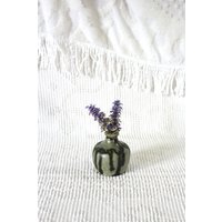 Tropfengrüne Vase - Keramikvase Handgemachte Kleine Unkrautvase Blumenvase Studiokeramik Geschenk Blumenstrauß von theturtleroad