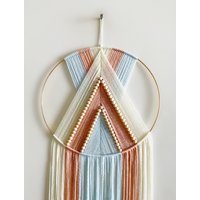 Beige, Rosa Und Hellblaue Perlen Garn Hoop Wandbehang/Makramee Kinderzimmer Wohnheim Dekor Moderne Boho von thetwistedthreadco