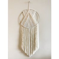 Beige Und Creme Wandbehang Aus Garn/Makramee Boho-Dekor von thetwistedthreadco