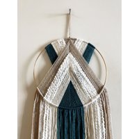 Beige Und Teal Wollreifen Wandbehang/Makramee Kinderzimmer Wohnheim Dekor Moderne Boho von thetwistedthreadco