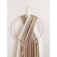 Beige Und Weiße Perlen Garn Hoop Wandbehang/Makramee Boho Dekor von thetwistedthreadco