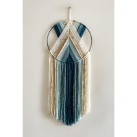 Blauer Türkis Und Beige Perlengarn-Wandbehang Mit Schwarzem Hoop/Makramee-Wandbehang Kinderzimmer - Wohnheimdekor Modernes Boho-Dekor von thetwistedthreadco