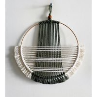Grün Und Beige Makramee Wandbehang/Hoop von thetwistedthreadco