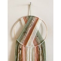 Hellgrüner Und Rosa Perlengarn-Hoop-Wandbehang/Makramee-Wandbehang Kinderzimmer - Wohnheimdekor Moderner Traumfänger von thetwistedthreadco