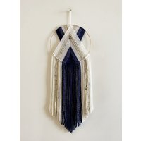 Marineblau Und Beige Wandbehang/Makramee Kinderzimmer Wohnheim Dekor Modernes Boho von thetwistedthreadco