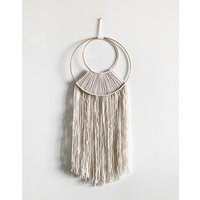 Off White Yarn Hoop Wandbehang/Makramee von thetwistedthreadco
