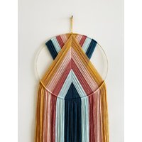 Rosa, Blau, Und Senf Hoop Garn-Wandbehang/Makramee-Wandbehang Kinderzimmer Dekor Moderne Boho-Dekor von thetwistedthreadco