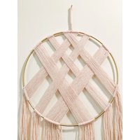 Rosa Yarn Hoop Wandbehang von thetwistedthreadco