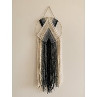 Schwarz Grau Und Weiß Garn Wandbehang/Moderne Boho Dekor Makramee von thetwistedthreadco
