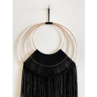 Schwarz Und Gold Garn Hoop Wandbehang/Makramee Moderne Boho Dekor Wohnheim Kinderzimmer von thetwistedthreadco