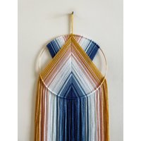 Senf Rosa Blau Und Weiß Garn Hoop Wandbehang/Makramee Wohnheim Kinderzimmer Dekor Moderne Boho von thetwistedthreadco