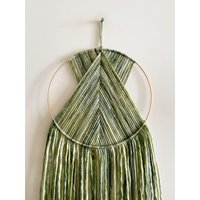 Shades Of Green Yarn Hoop Wandbehang/Makramee Boho Dekor Kinderzimmer Und Wohnheim von thetwistedthreadco