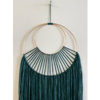 Smaragd Grüne Garn Hoop Wandbehang/Makramee Wohnheim Und Kinderzimmer Dekor von thetwistedthreadco