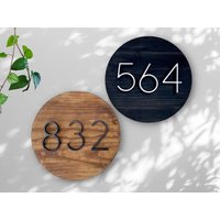 Kreisförmiges Hausnummernschild, Runde Adresstafel, Holzschild, Hausnummer, Moderne Zahlen, Kreis-Veranda-Schild von thirdgarage
