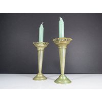 Silberner Kerzenständer Oder Knospe Vasen Paar // Vintage E. P. N. S. Silber Fertigte Geriffelte Kerzenhalter Antike Rustikale Stil Tischdekoration Silberner Kerzenständer Oder Knospe Vasen Paar // Vintage E. P. N. S. Silber Fertigte Geriffelte Kerzenhalter Antike Rustikale Stil Tischdekoration von thisattic