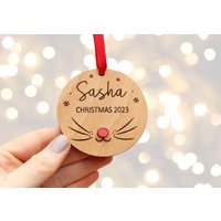 Katze Erste Weihnachten Personalisierte Christbaumkugel, Kratzbaum Dekoration, Haustier Weihnachtsdekoration, Katzenliebhaber Geschenk, Geschenk von threepeakscompany