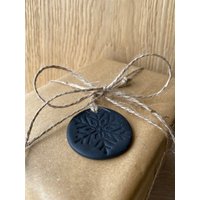 5 Ton Disc Geschenkanhänger Für Weihnachten, Holzkohle Schwarze Kreise Ornamente, Geschenkanhänger, Rustikale Dekoration, Gothic Handgefertigte von tigerwhitestudio