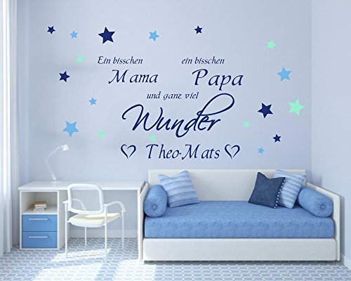 Wandtattoo mit Namen, ~ Ein bisschen Mama ein bisschen Papa und ganz viel Wunder ~ 73027-80x58cm-tricolore-blau, mit bunten Sternen fürs Jungenzimmer, Kinderzimmer Jungen, Wandaufkleber Wandtatoos Sticker Aufkleber für die Wand, Tapetensticker, Namensaufkleber mit Wunschname, in 32 Farben wählbar von timalo