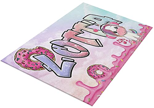 timalo® Mädchen Kinderzimmer Teppich mit Namen | Personalisierbarer Kinderteppich Dekoration individuelle Kinder Fußmatte drucken Lassen | carpet-kind-a-140x90-1-Einhorn von timalo