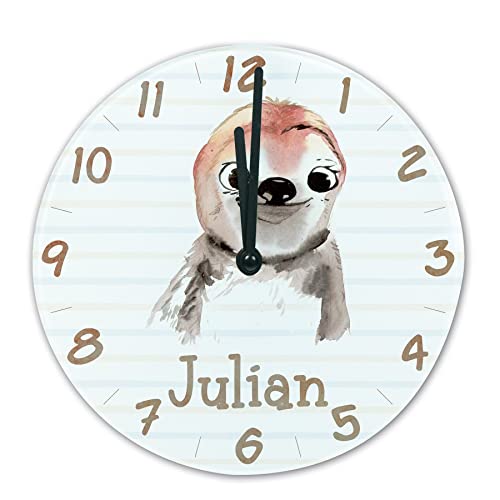 timalo® Wanduhr Tiere Kinderzimmer personalisiert mit Namen | Geschenk Uhr für Kinder mit süßen Tiermotiven | Faultier glasuhr-t-20 von timalo