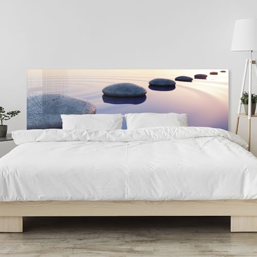 timalo Kopfteil fürs Bett 170 x 58 cm | Steine im Wasser – Zen, Natur, See mit Steinen | Acrylglasplatte Dekor – 2 mm – Wandpaneel Schlafzimmer, Bettrückwand/Wandschutz, edler Look von timalo