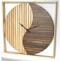 Die Yin-Yang Uhr Von Timecatcherclocks, Sehr Markantes Design Mit Ahorn Und Nussbaum Auf Birkenlage von timecatcherclocks